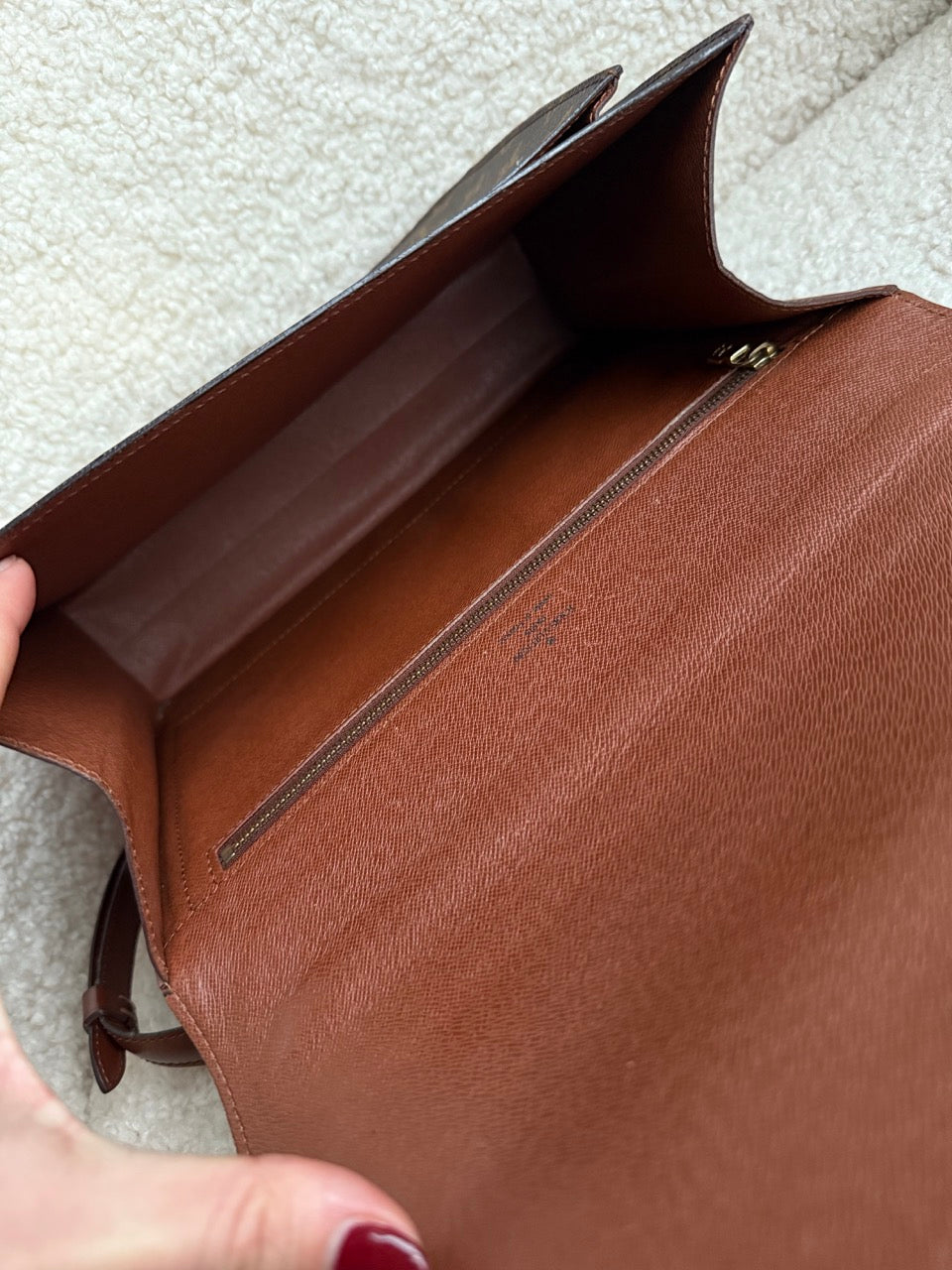 Louis Vuitton Monceau 28"