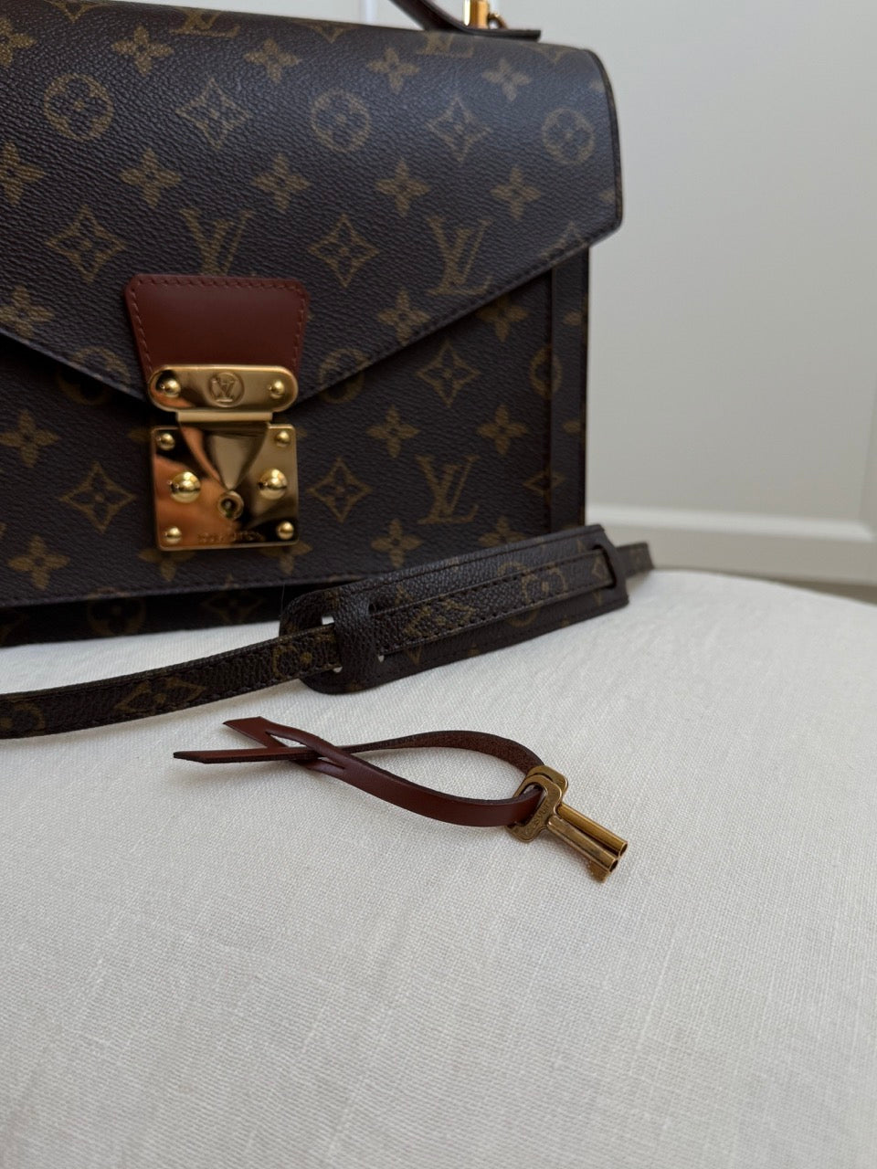 Louis Vuitton Monceau 28