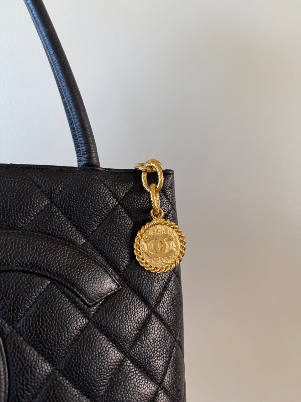 Chanel Médallion Caviar Tote Black