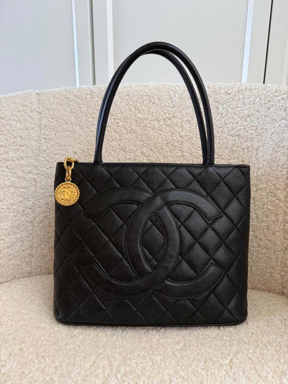 Chanel Médallion Caviar Tote Black