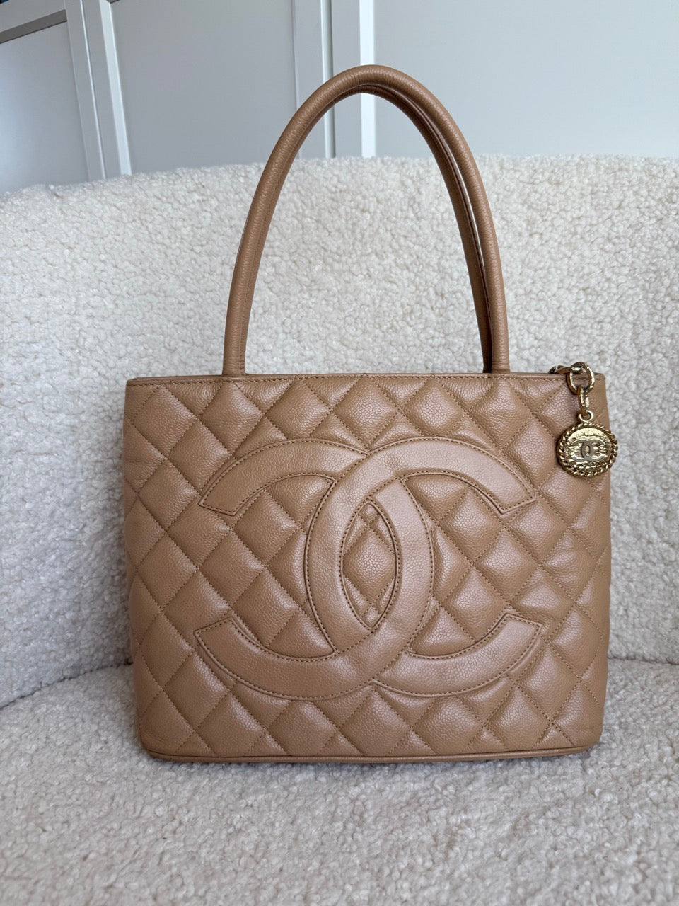 Chanel Médallion Caviar Tote Beige