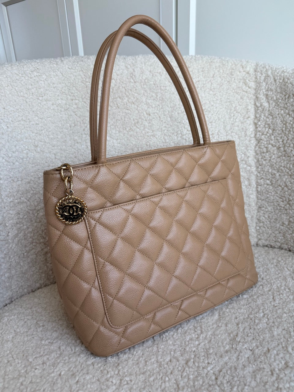 Chanel Médallion Caviar Tote Beige