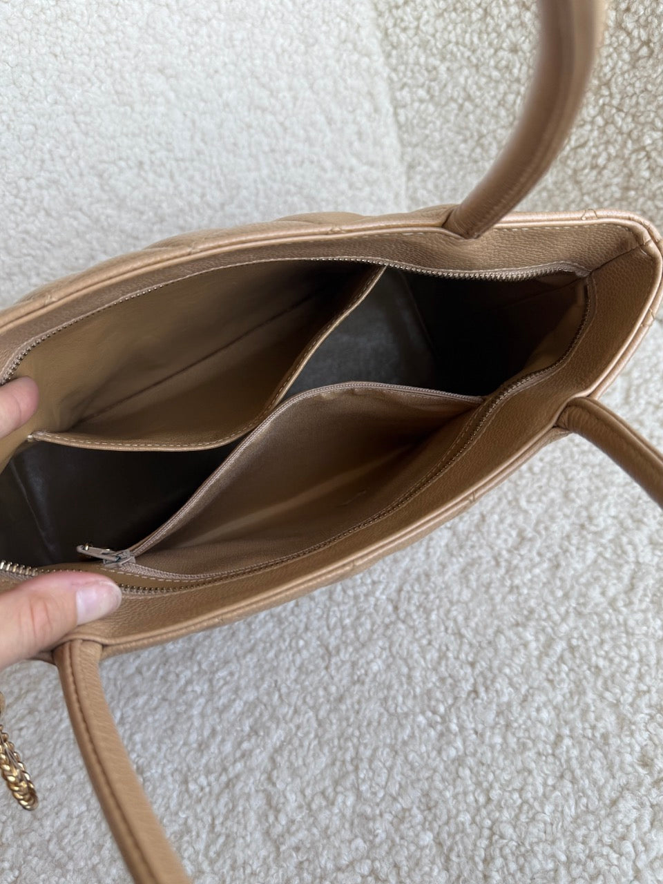 Chanel Médallion Caviar Tote Beige