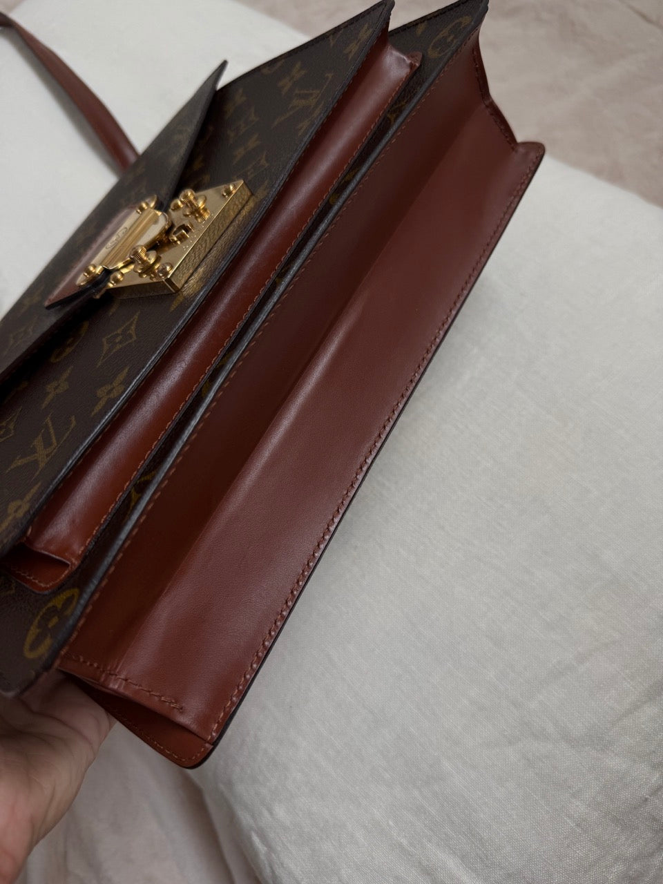 Louis Vuitton Monceau 28"