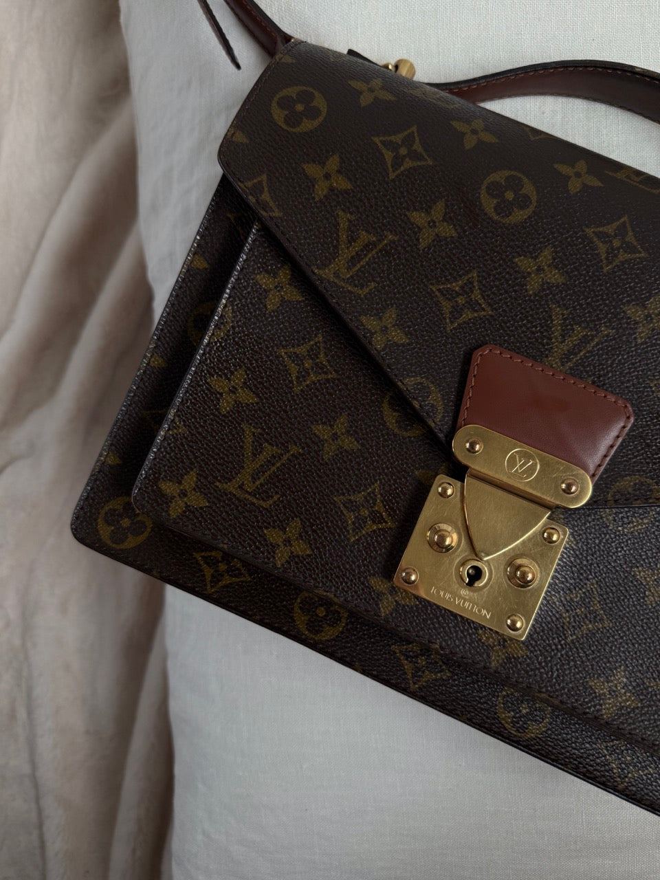 Louis Vuitton Monceau 28"