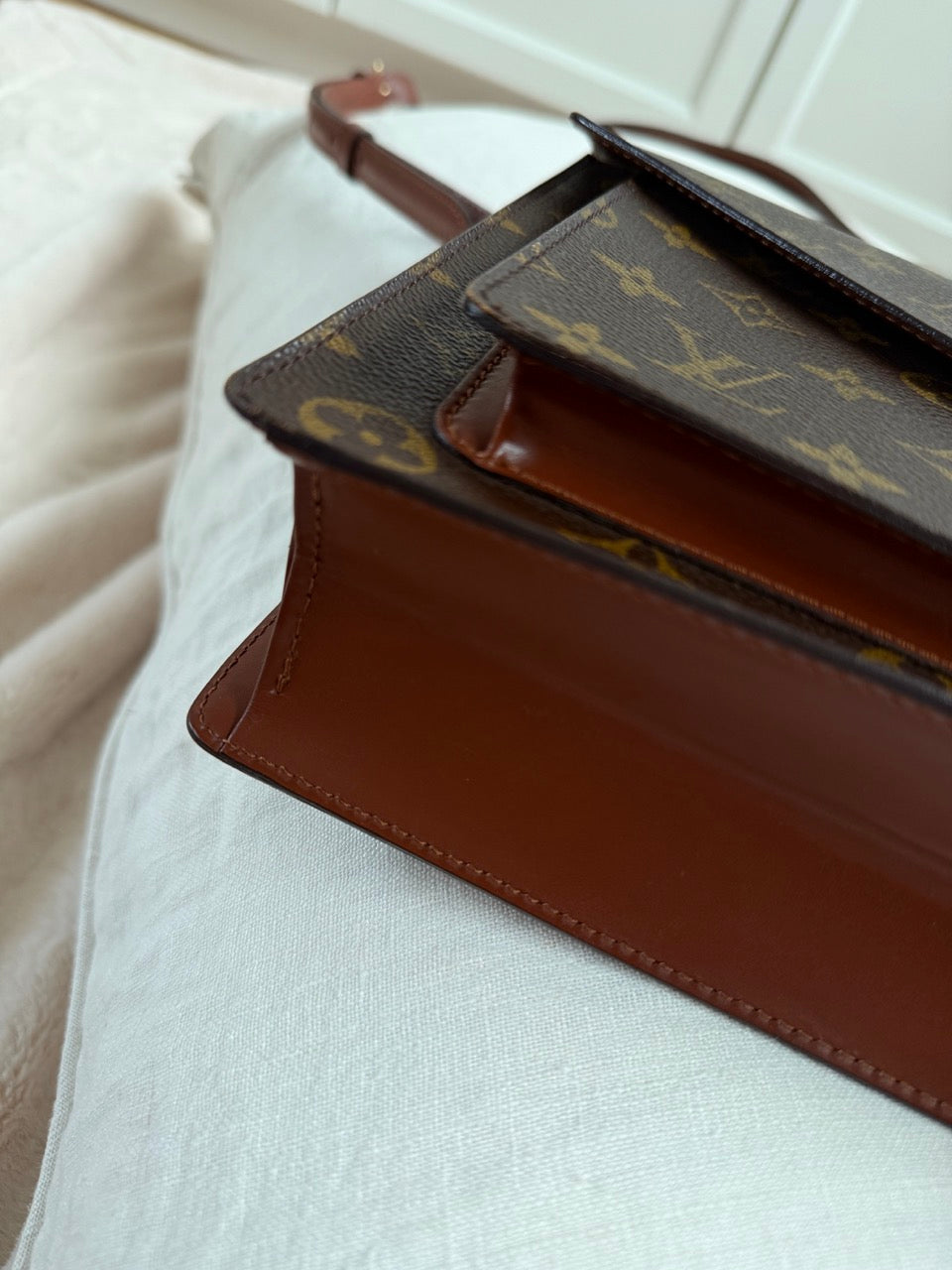 Louis Vuitton Monceau 28"