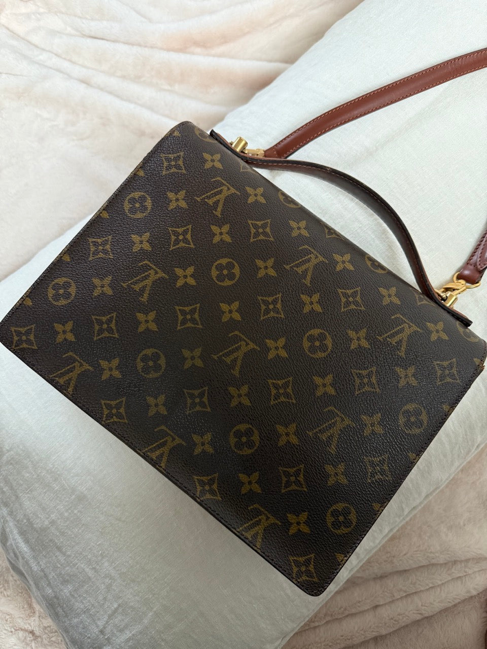 Louis Vuitton Monceau 28"