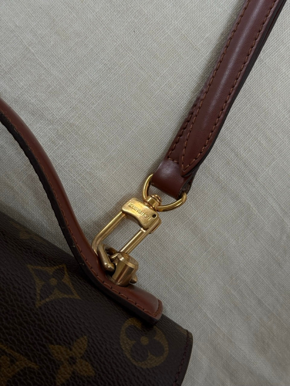 Louis Vuitton Monceau 28"