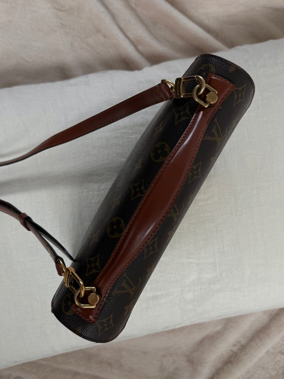 Louis Vuitton Monceau 28"
