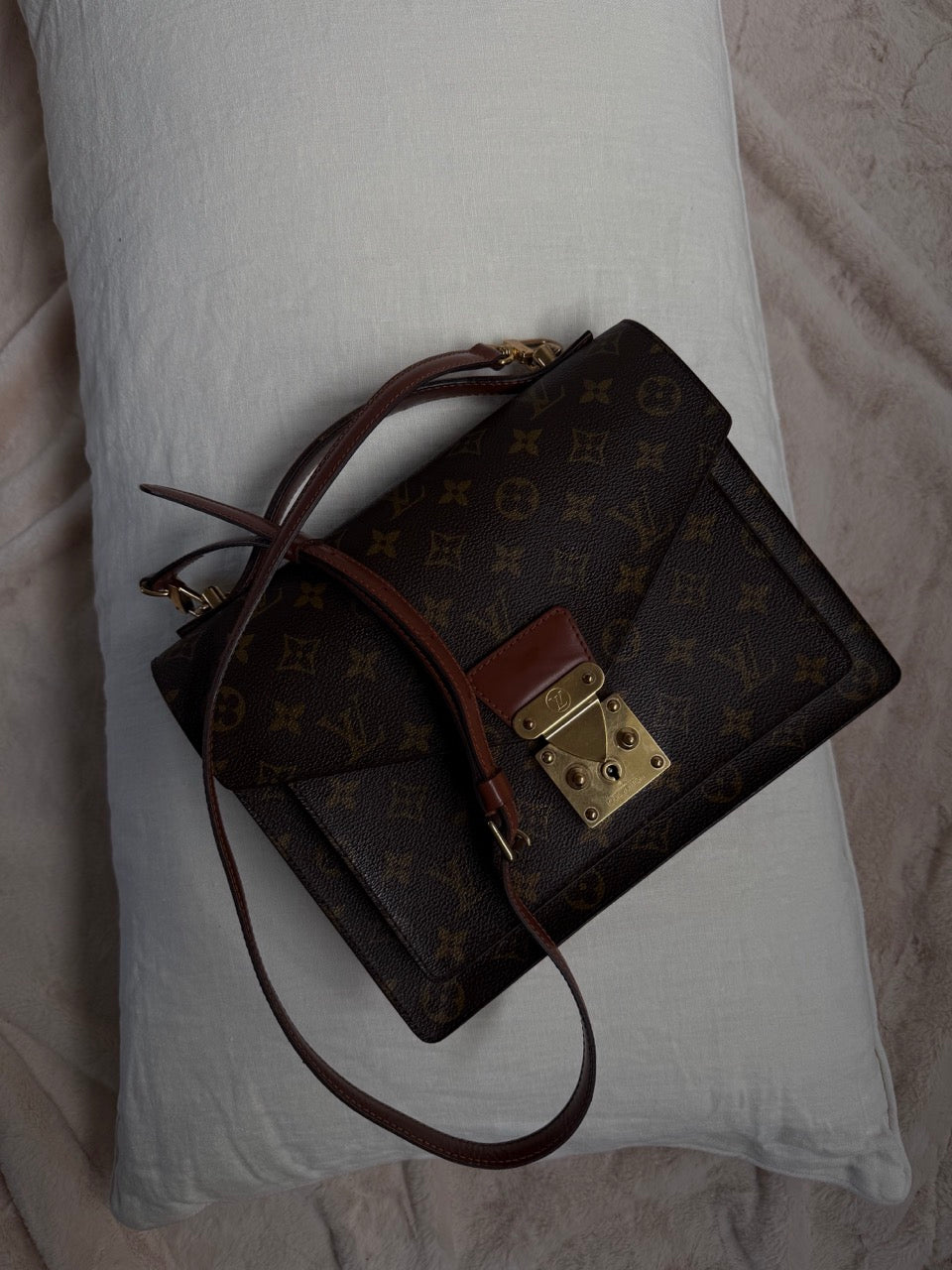 Louis Vuitton Monceau 28"
