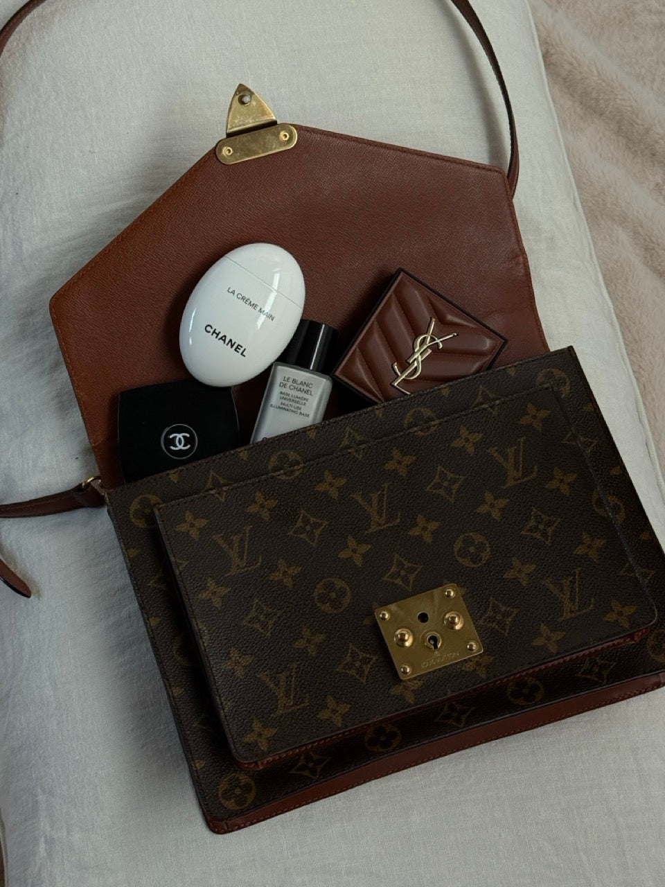 Louis Vuitton Monceau 28"