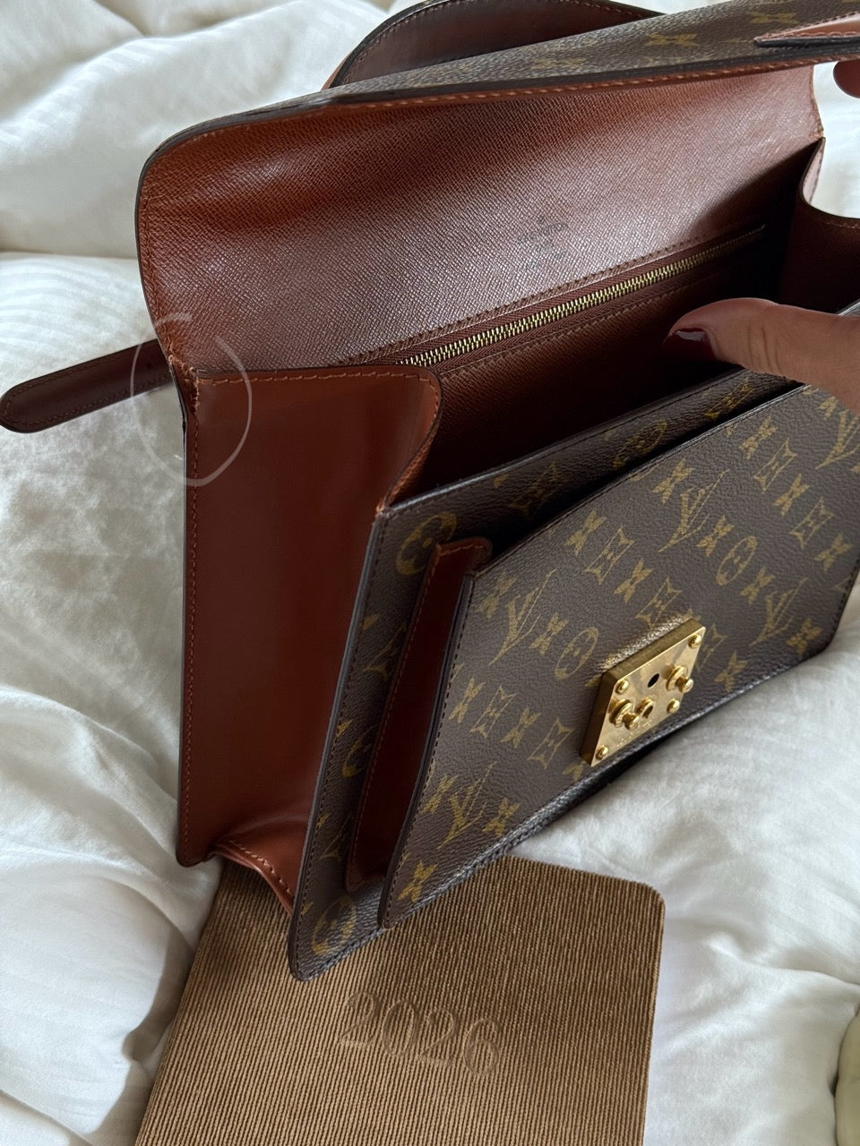 Louis Vuitton Monceau 28"