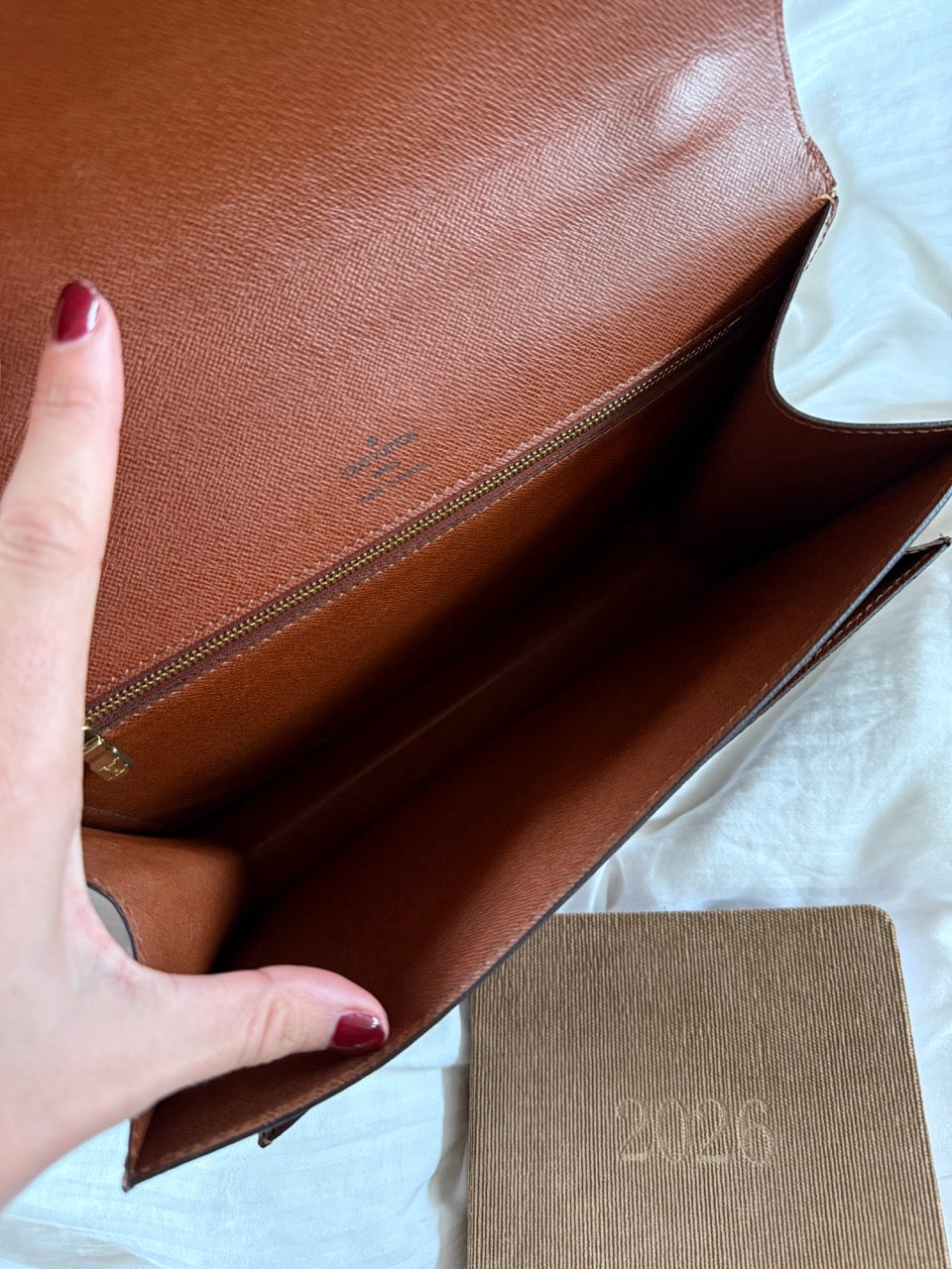 Louis Vuitton Monceau 28"