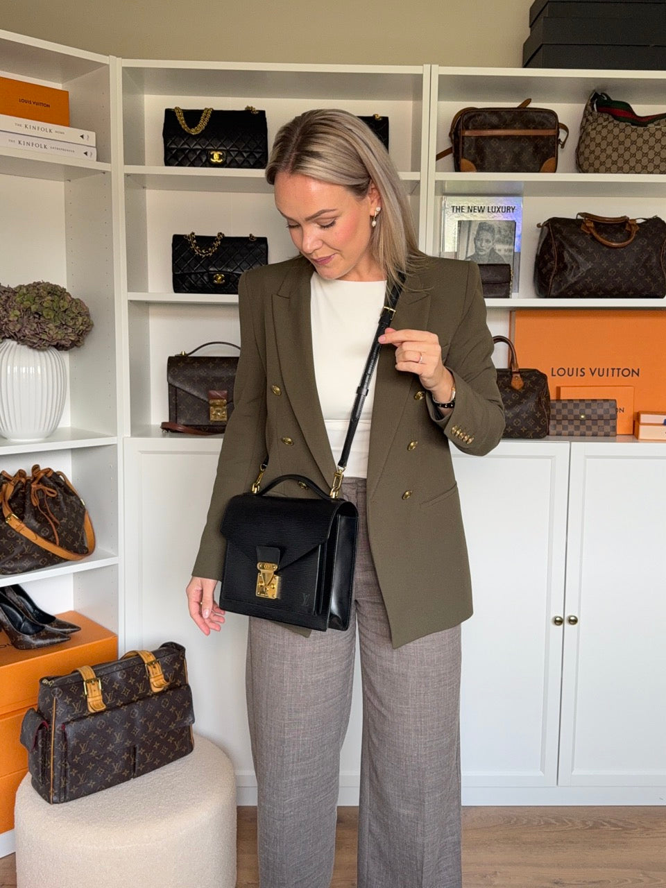 Louis Vuitton Monceau Black leather