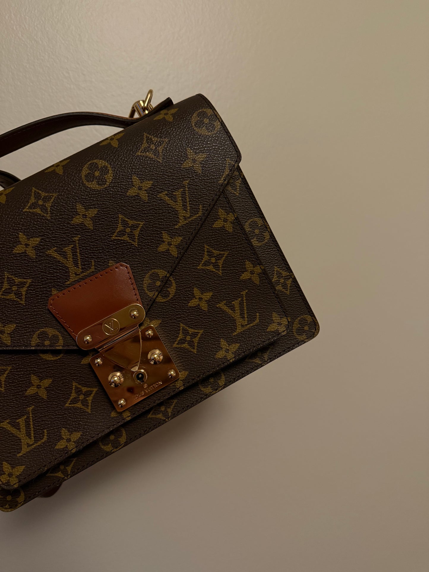 Louis Vuitton Monceau 26”