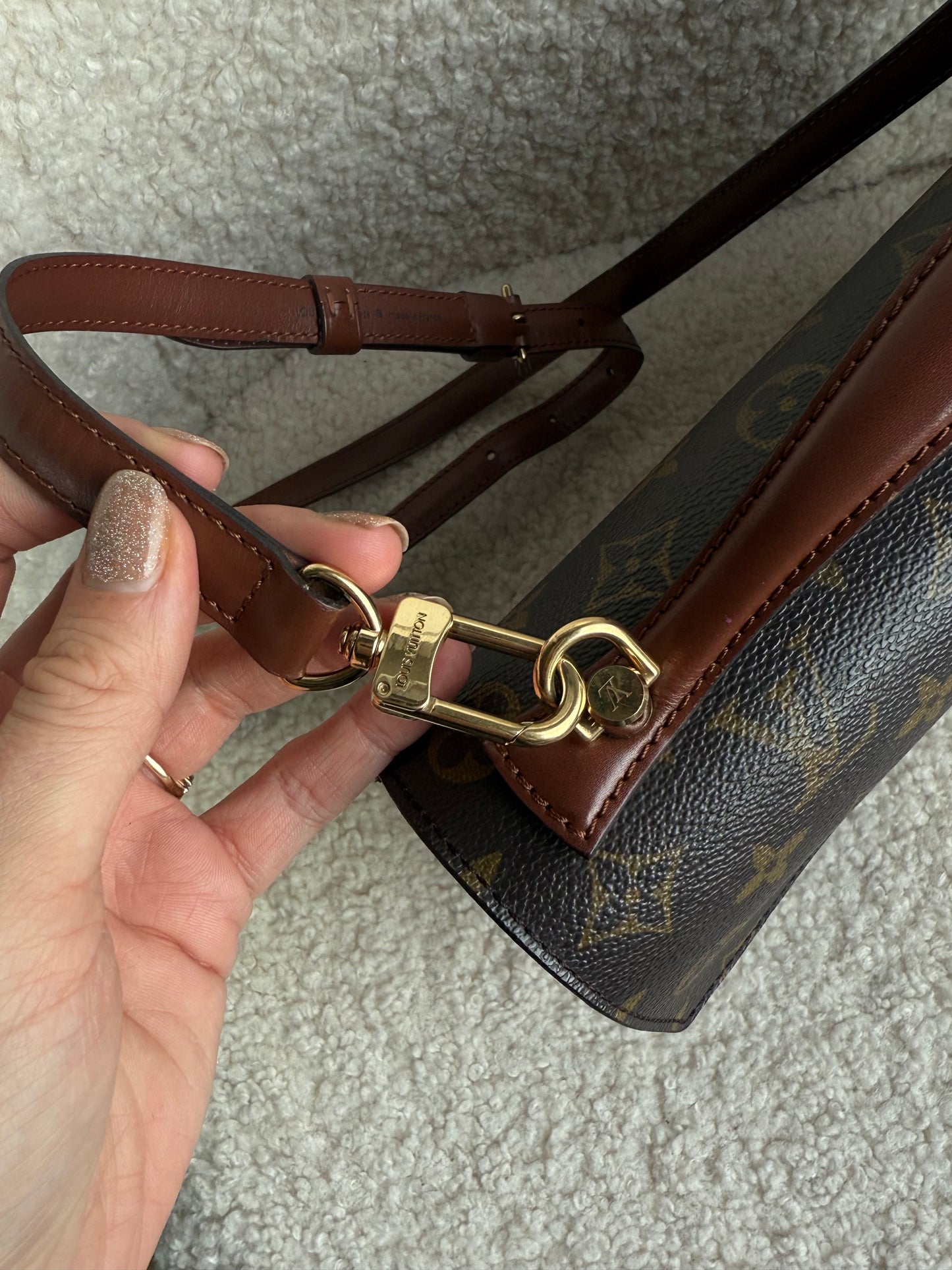 Louis Vuitton Monceau 28