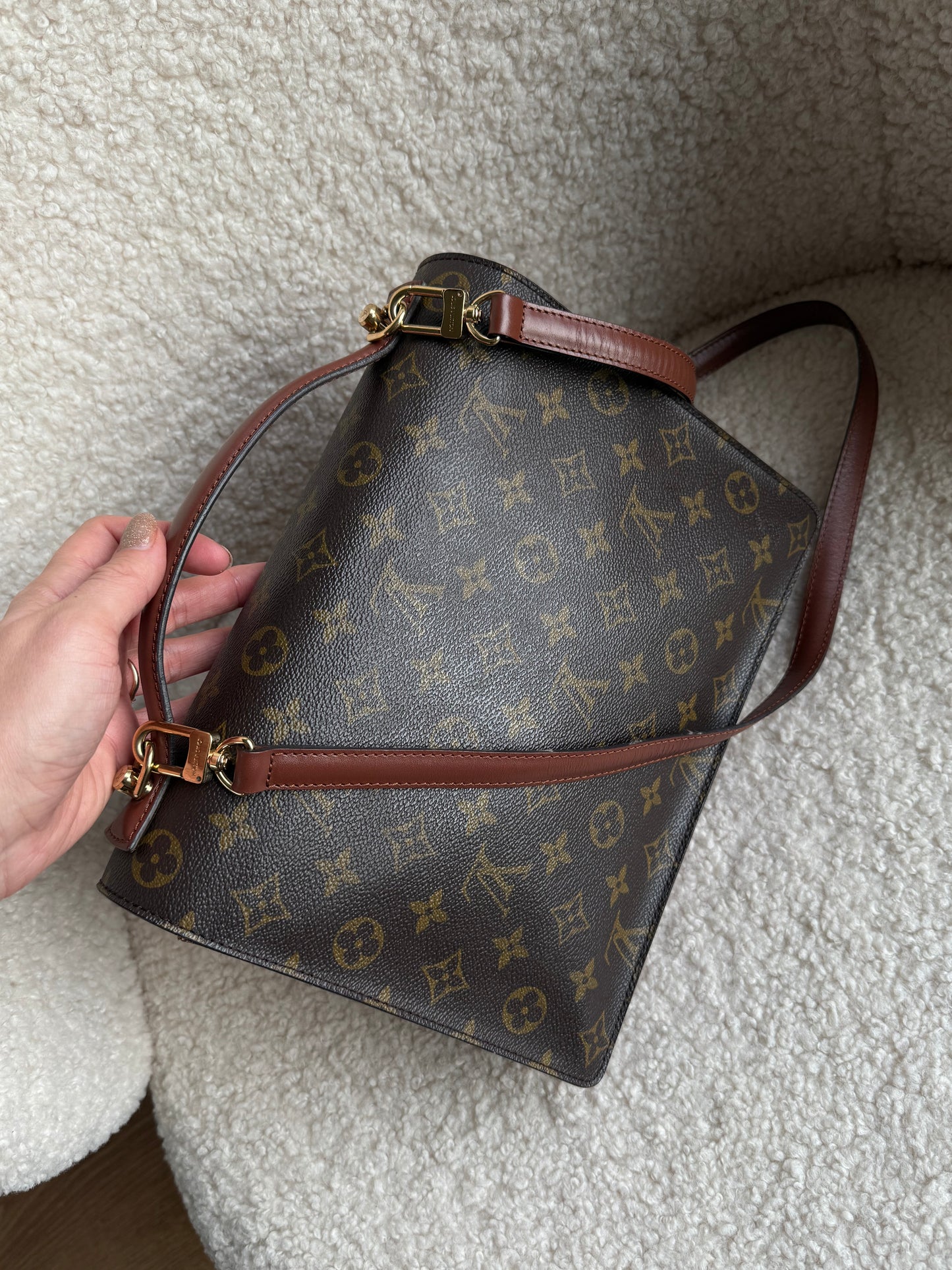 Louis Vuitton Monceau 28