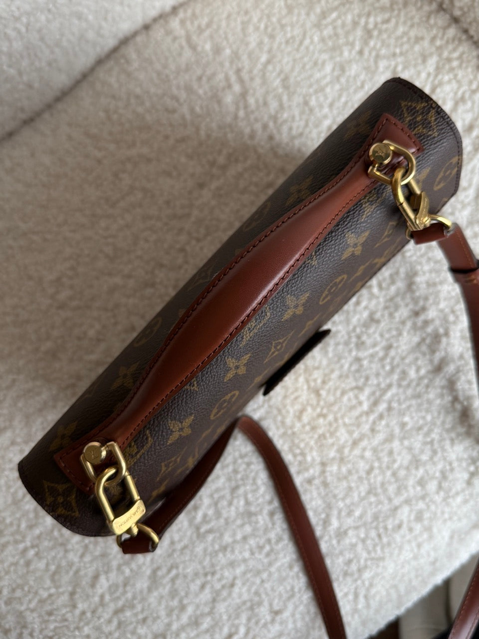 Louis Vuitton Monceau 26"