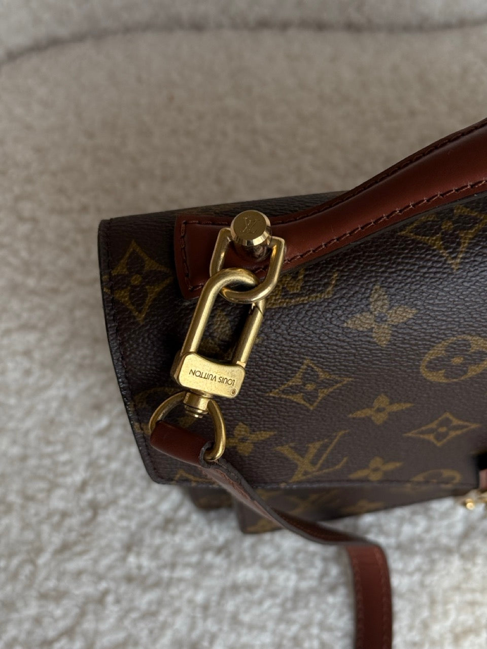 Louis Vuitton Monceau 26"