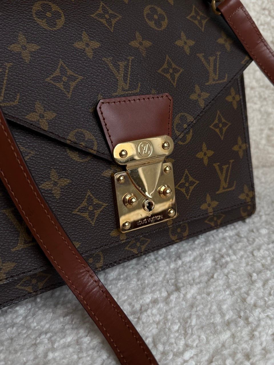 Louis Vuitton Monceau 26"