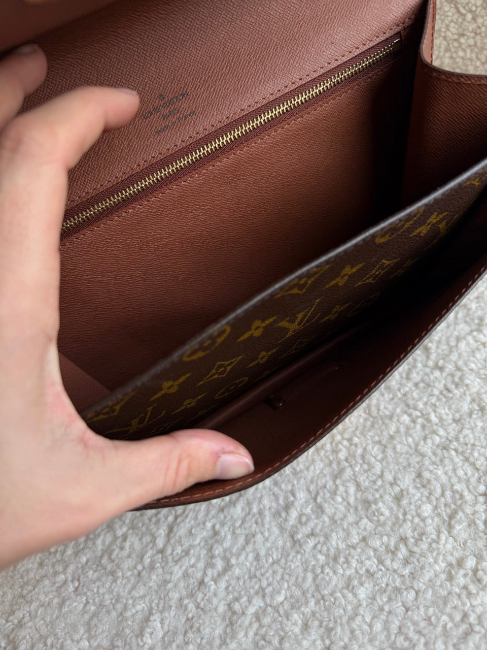 Louis Vuitton Monceau 26"