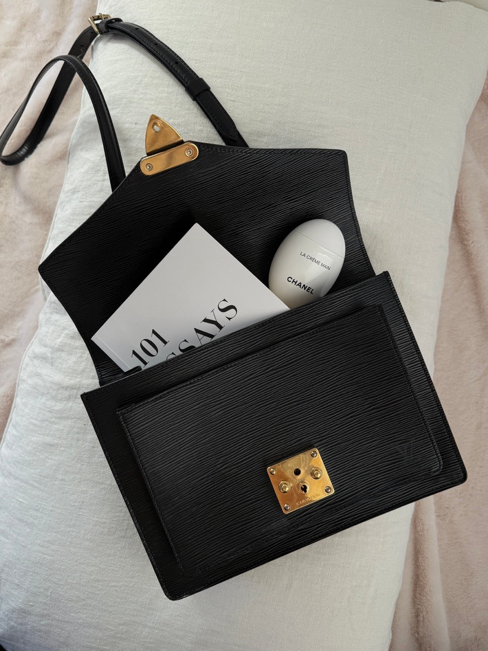 Louis Vuitton Monceau Black leather