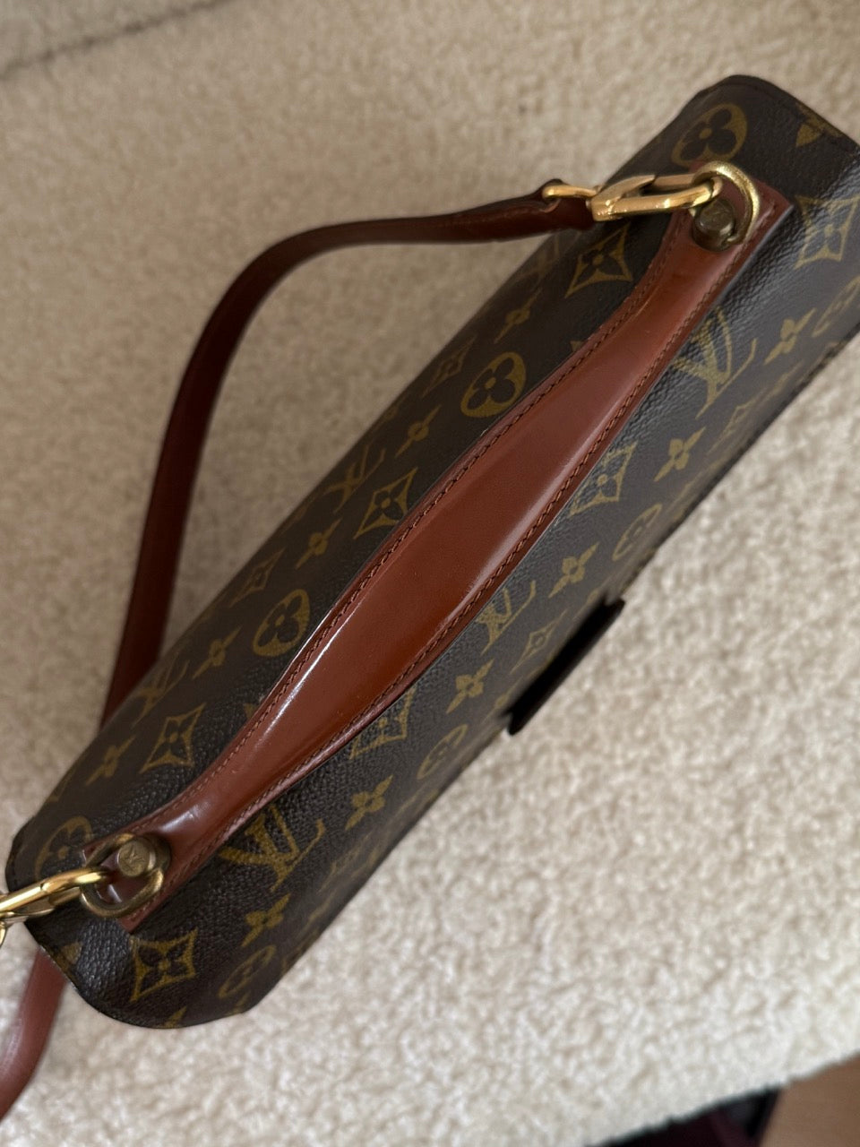 Louis Vuitton Monceau 28"