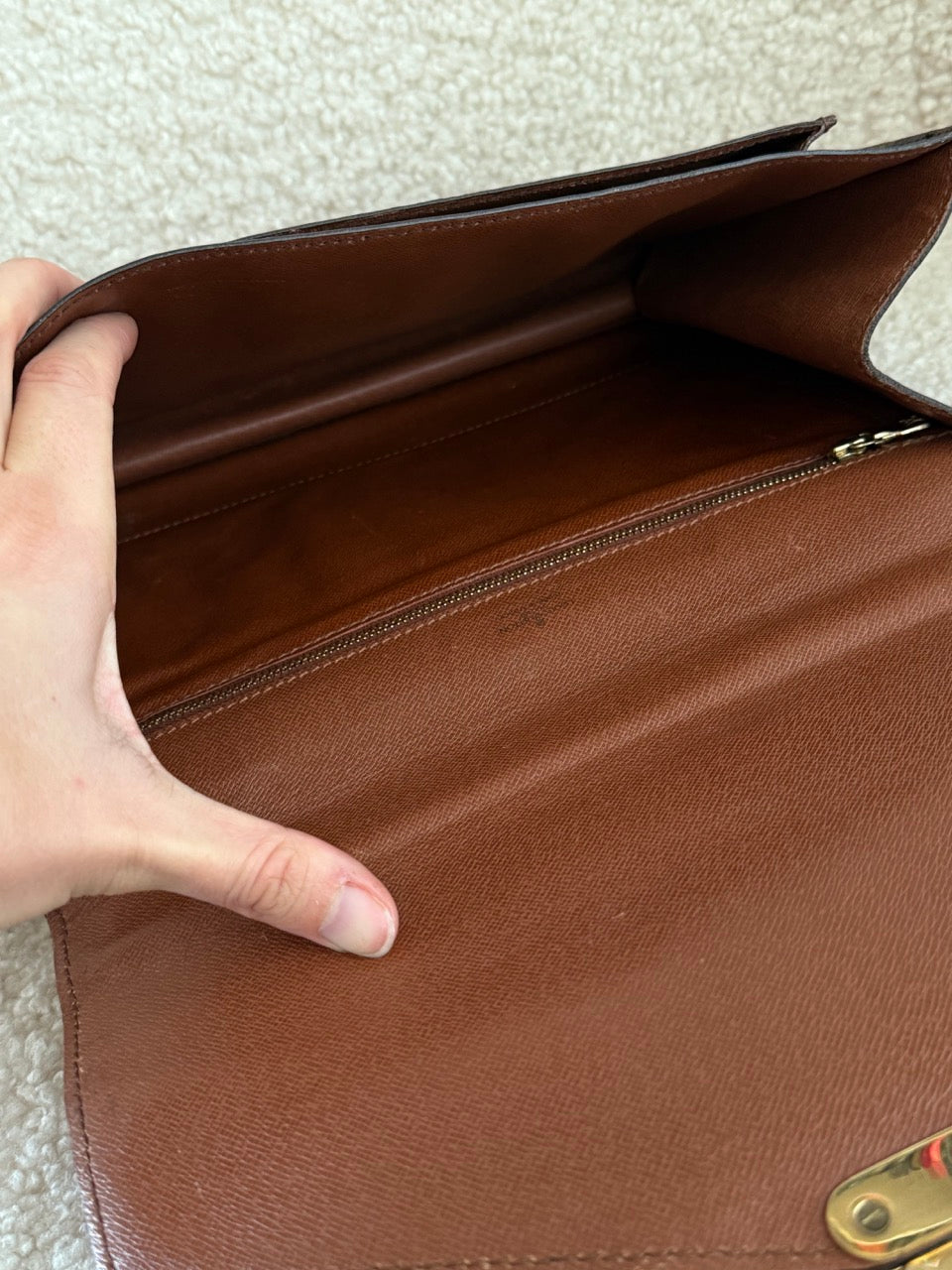 Louis Vuitton Monceau 28"