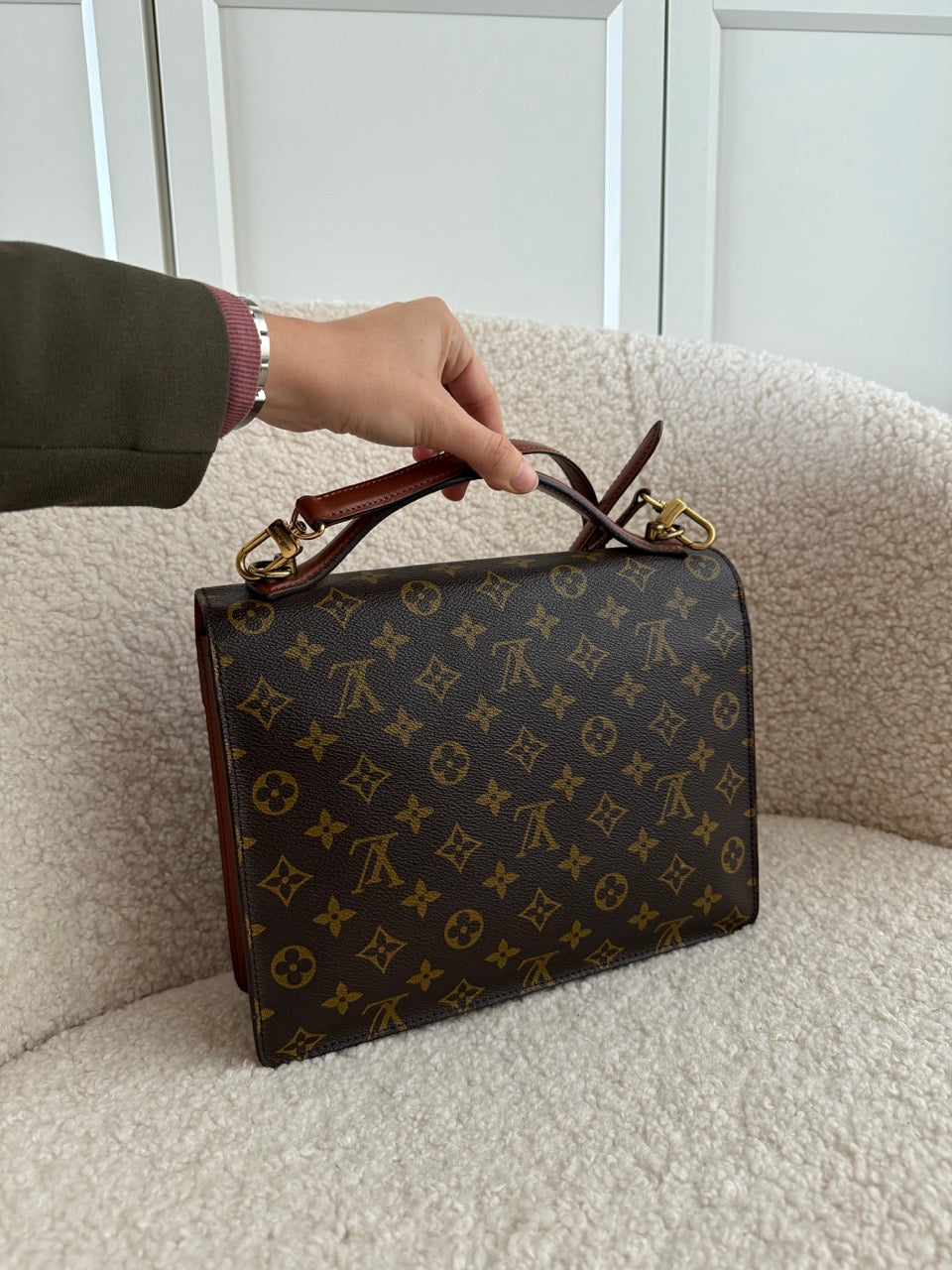 Louis Vuitton Monceau 28"
