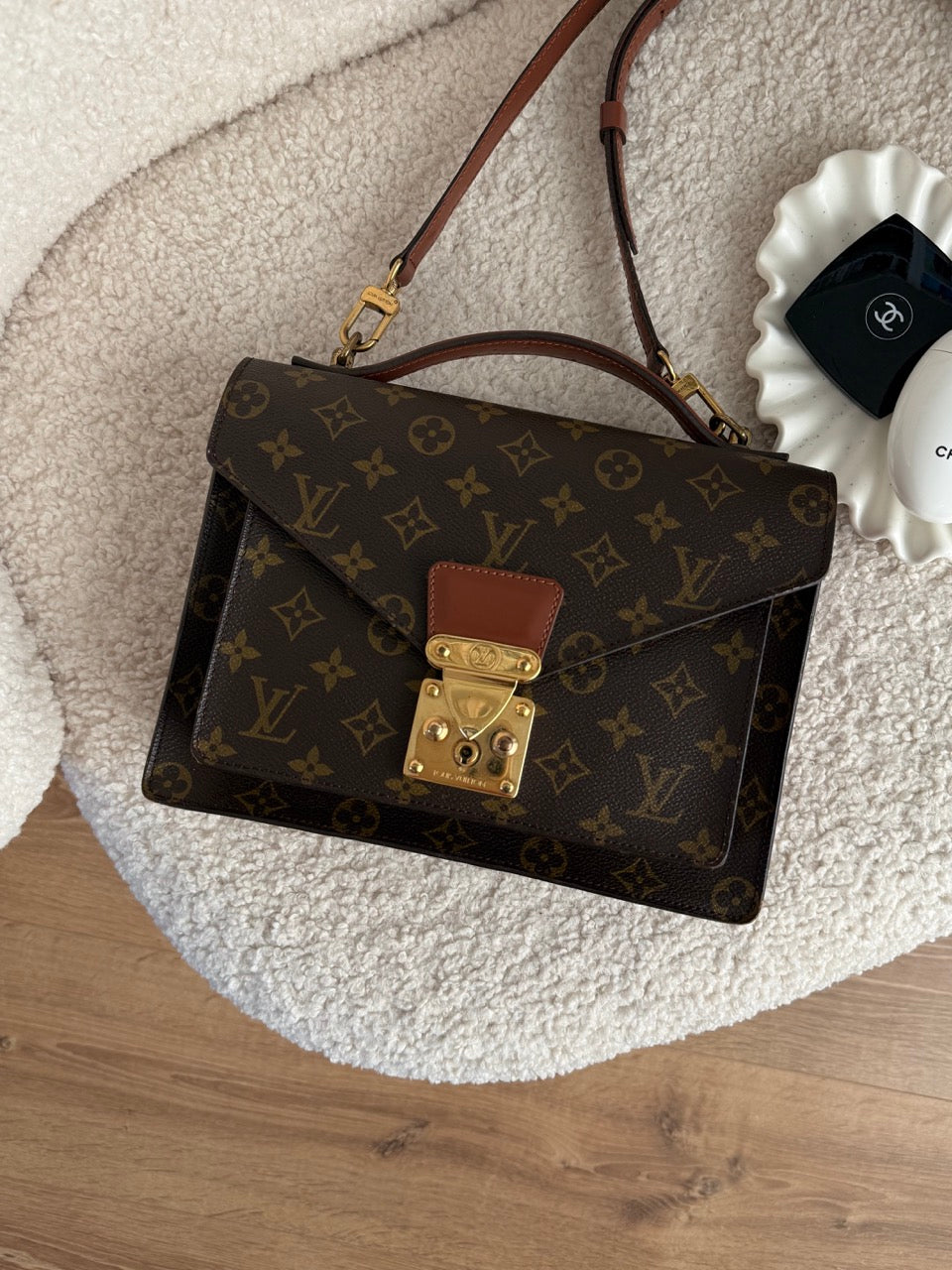 Louis Vuitton Monceau 26