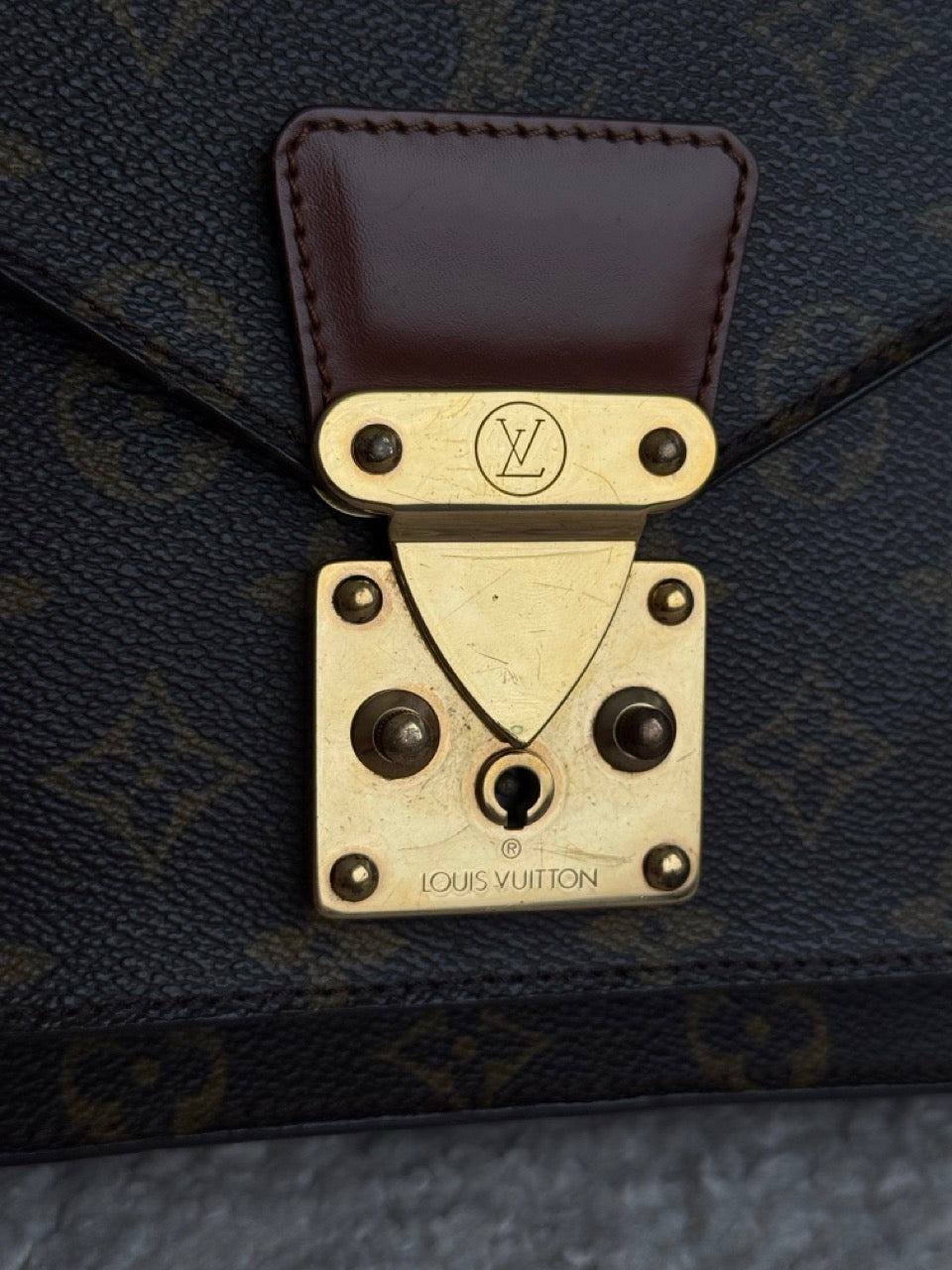 Louis Vuitton Monceau 26
