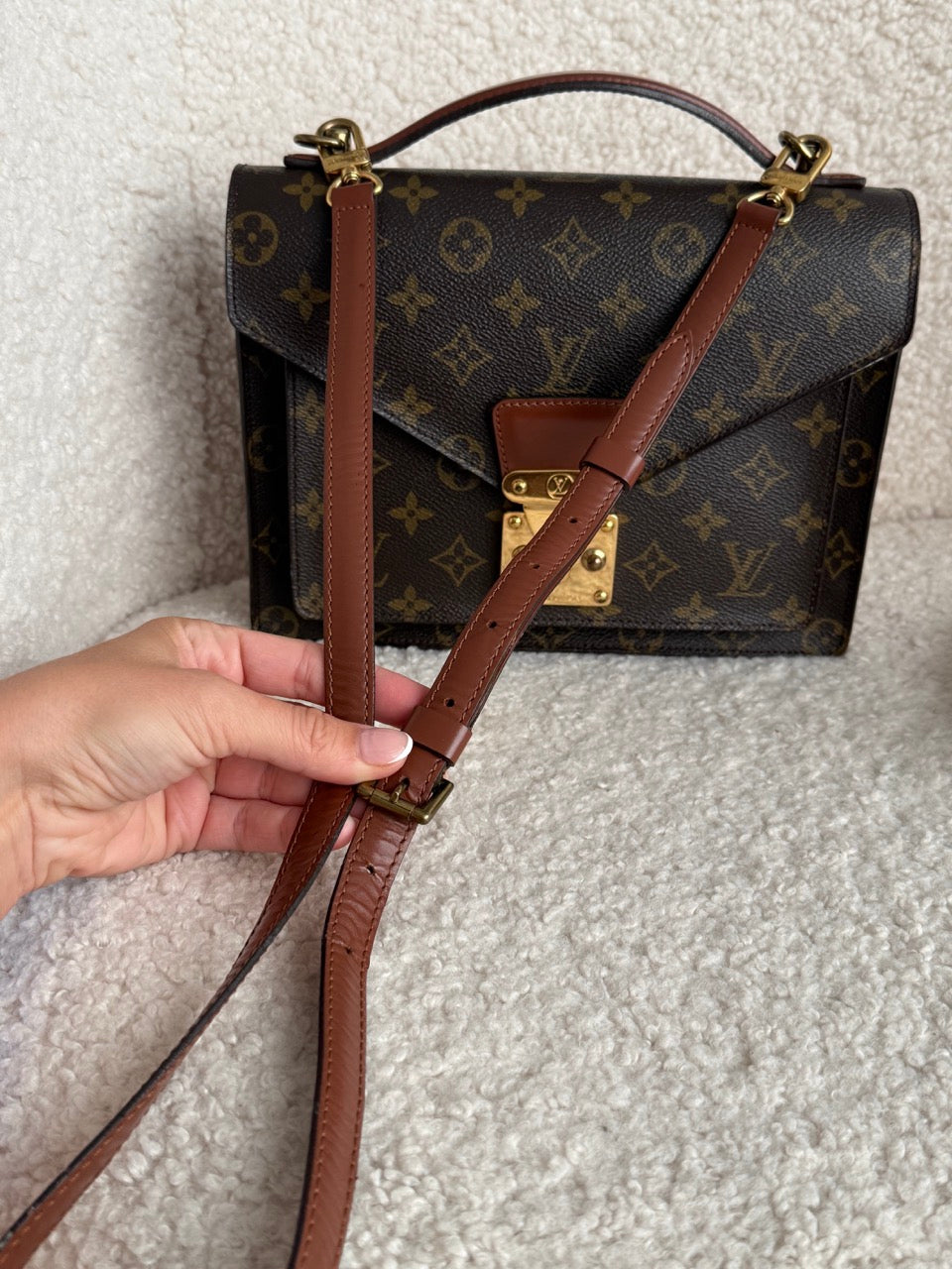 Louis Vuitton Monceau 26