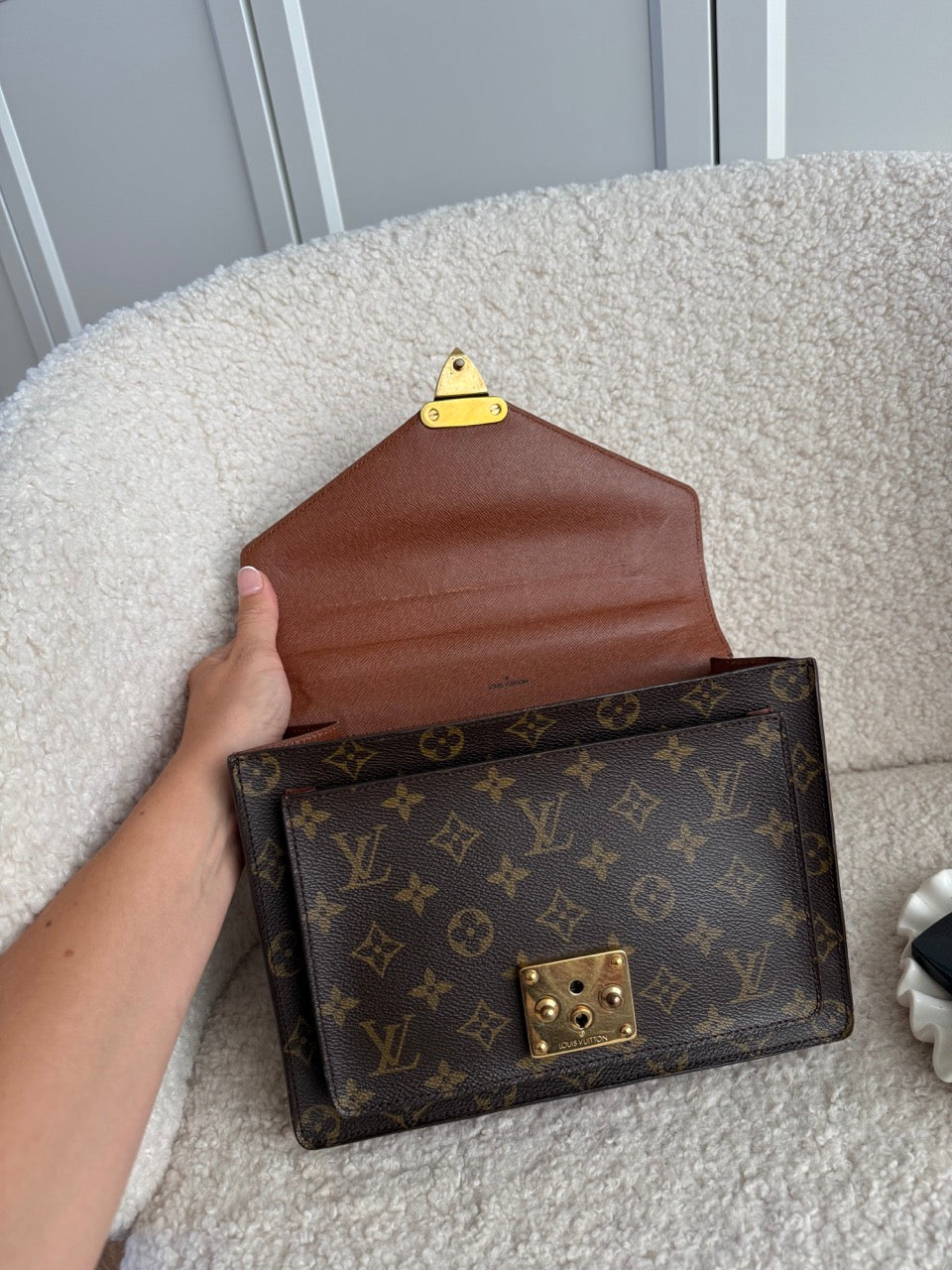 Louis Vuitton Monceau 26