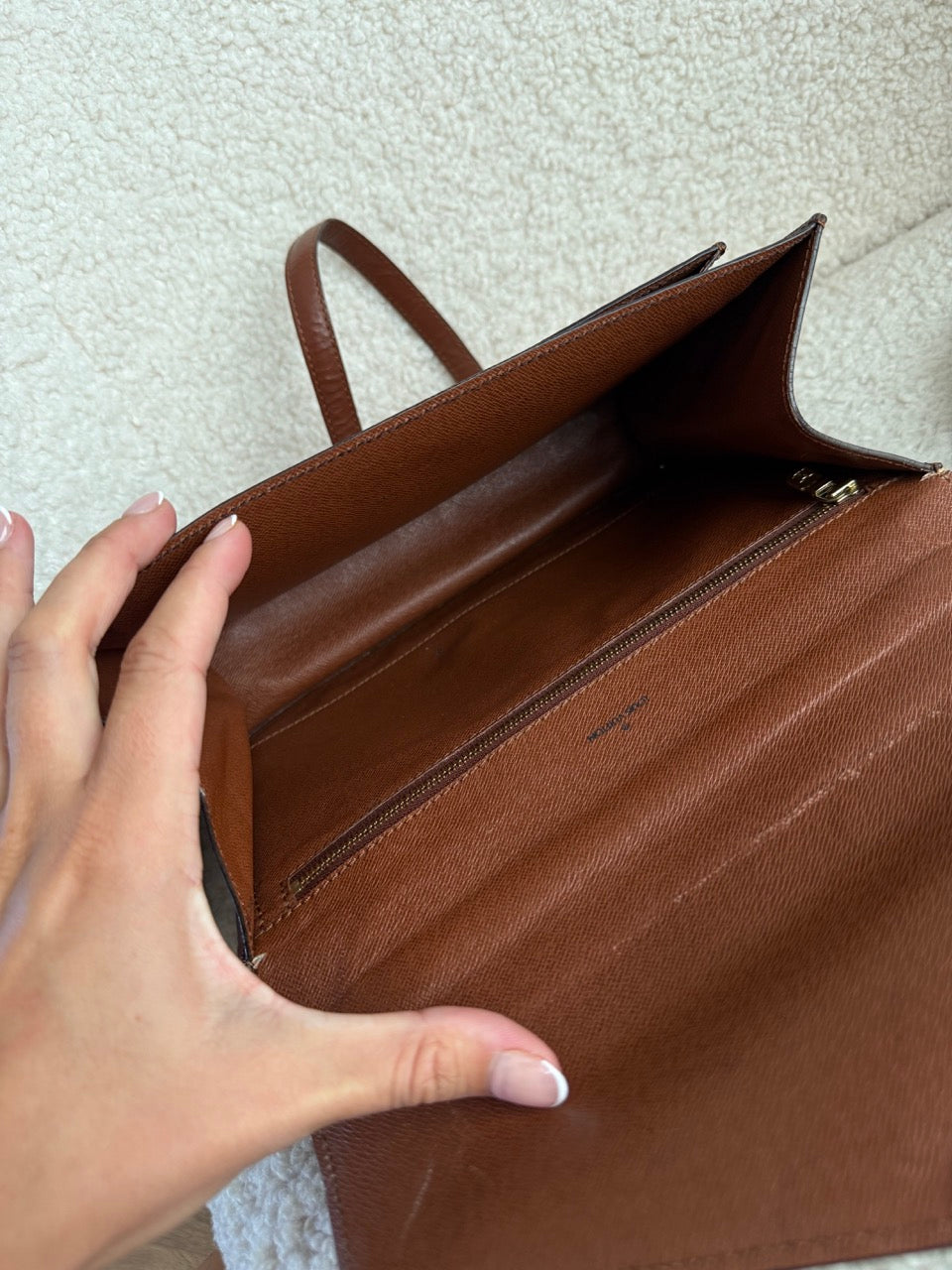 Louis Vuitton Monceau 26
