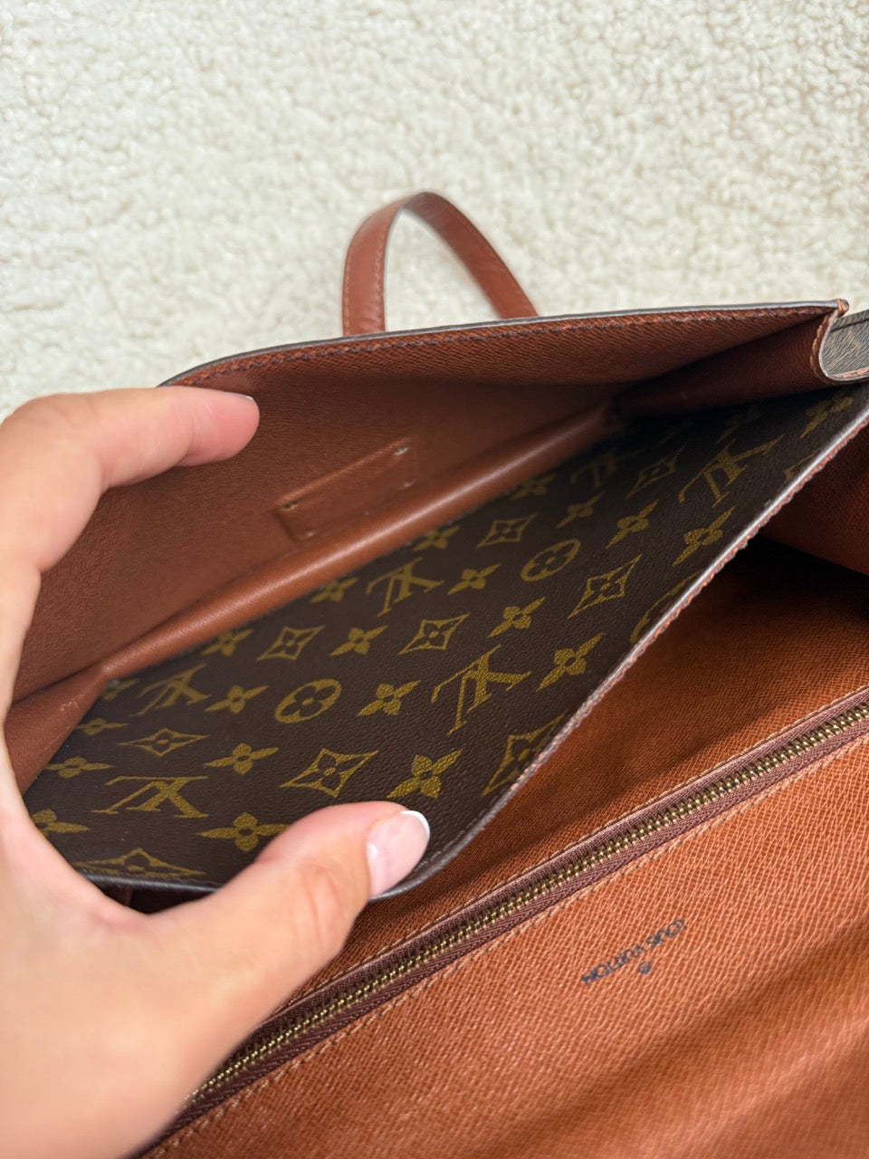 Louis Vuitton Monceau 26