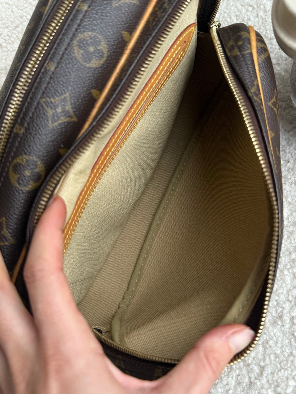 Louis Vuitton Reporter