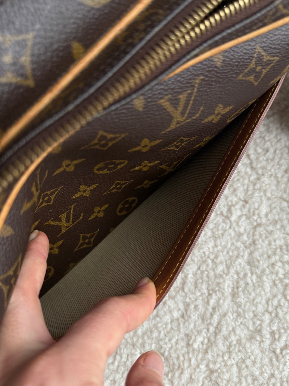 Louis Vuitton Reporter