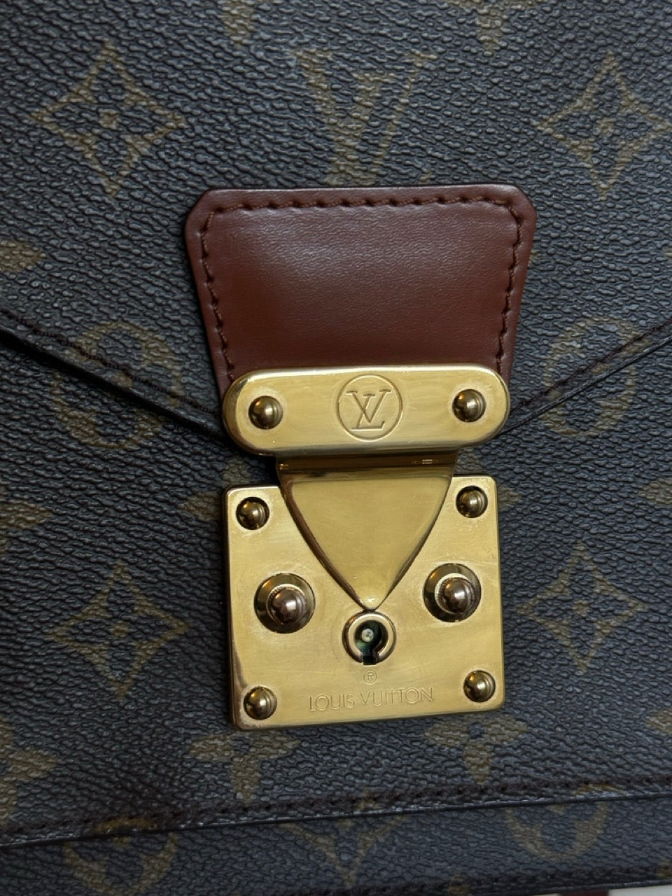 Louis Vuitton Monceau 28