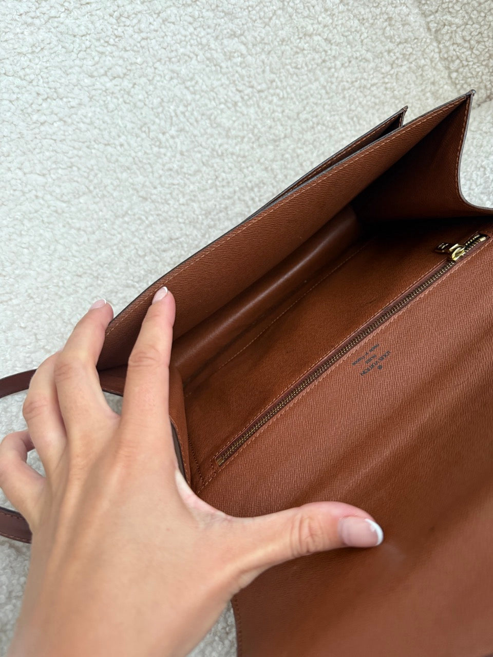 Louis Vuitton Monceau 28