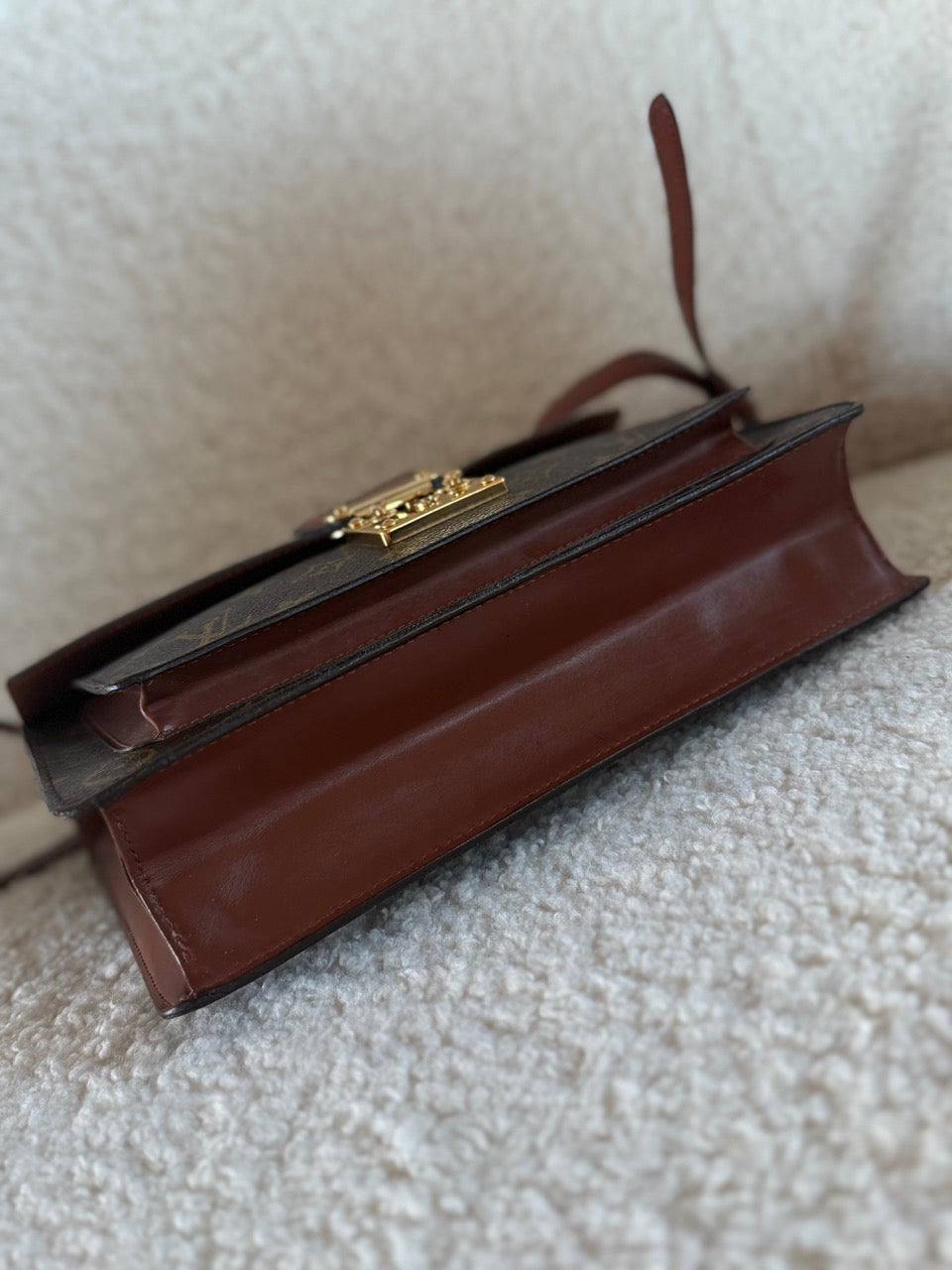 Louis Vuitton Monceau 28"