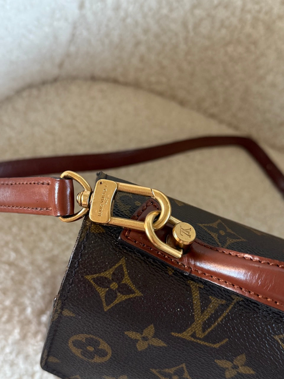 Louis Vuitton Monceau 28"