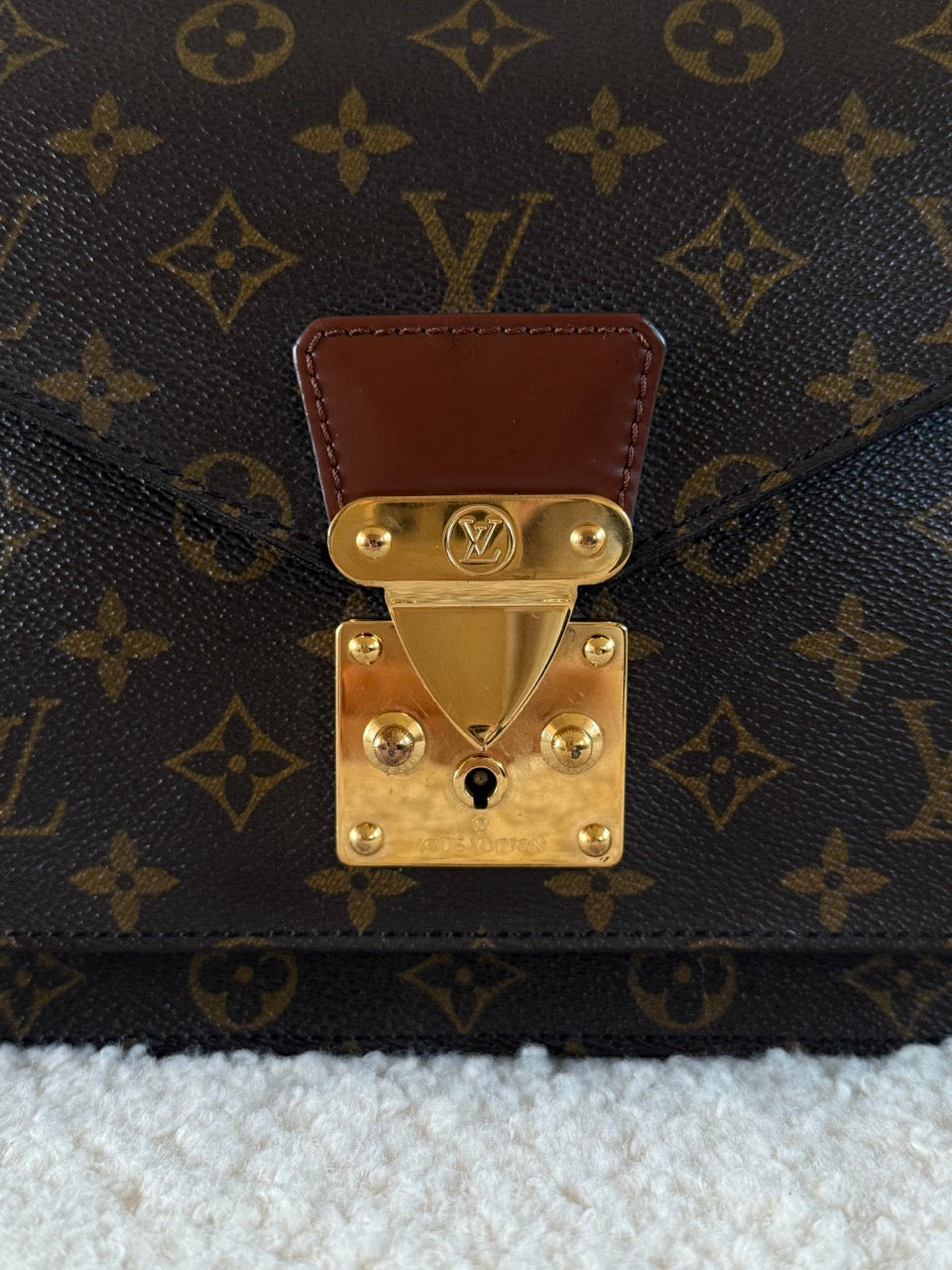 Louis Vuitton Monceau 28"