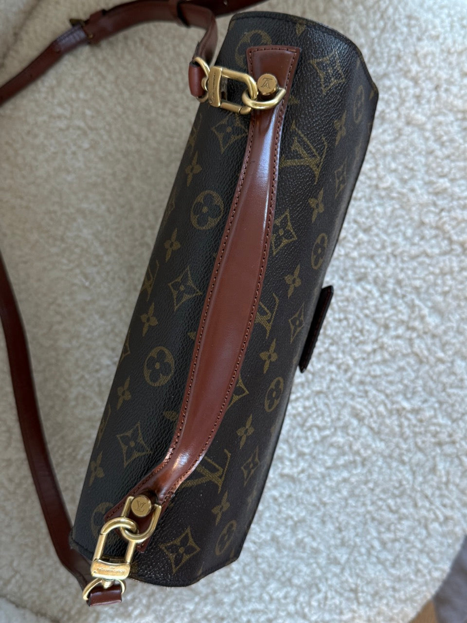 Louis Vuitton Monceau 28"