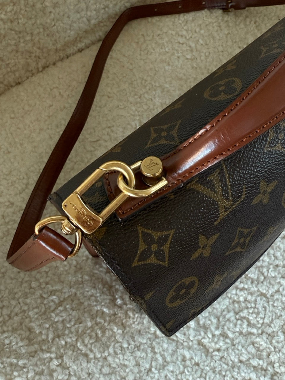 Louis Vuitton Monceau 28"