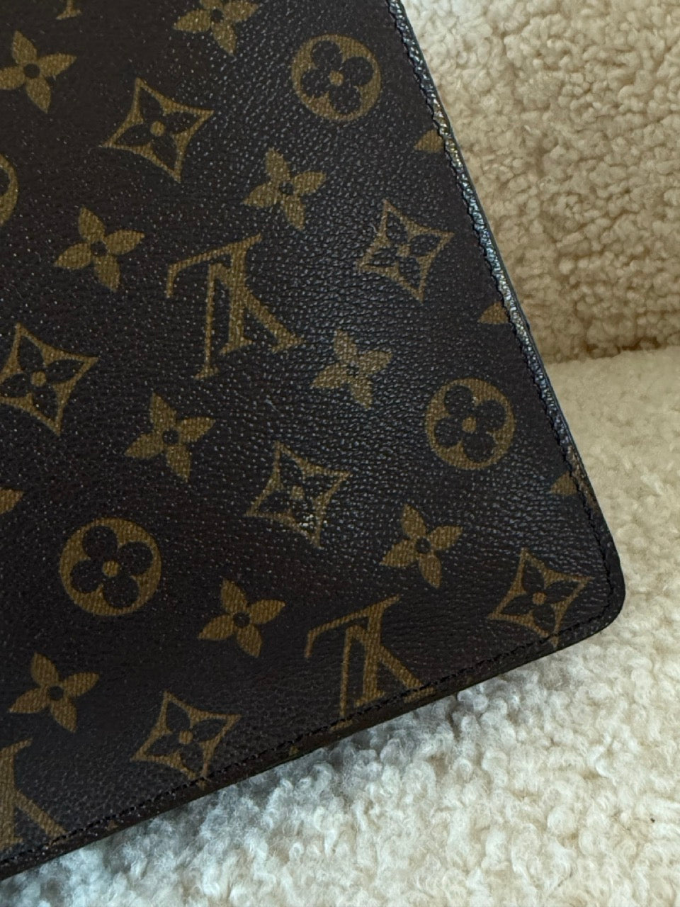 Louis Vuitton Monceau 28"