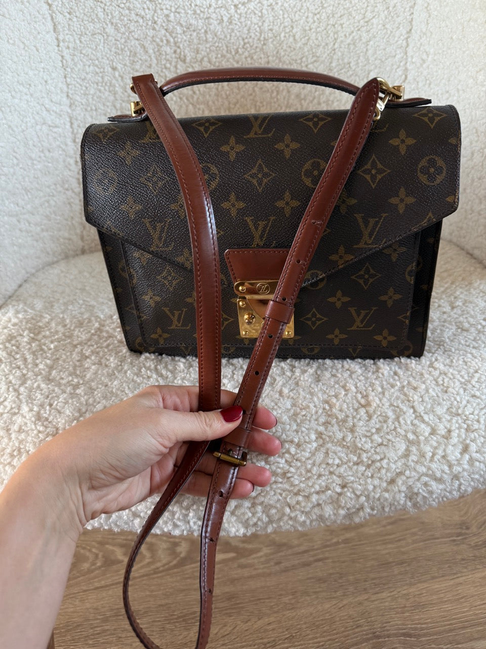 Louis Vuitton Monceau 28"
