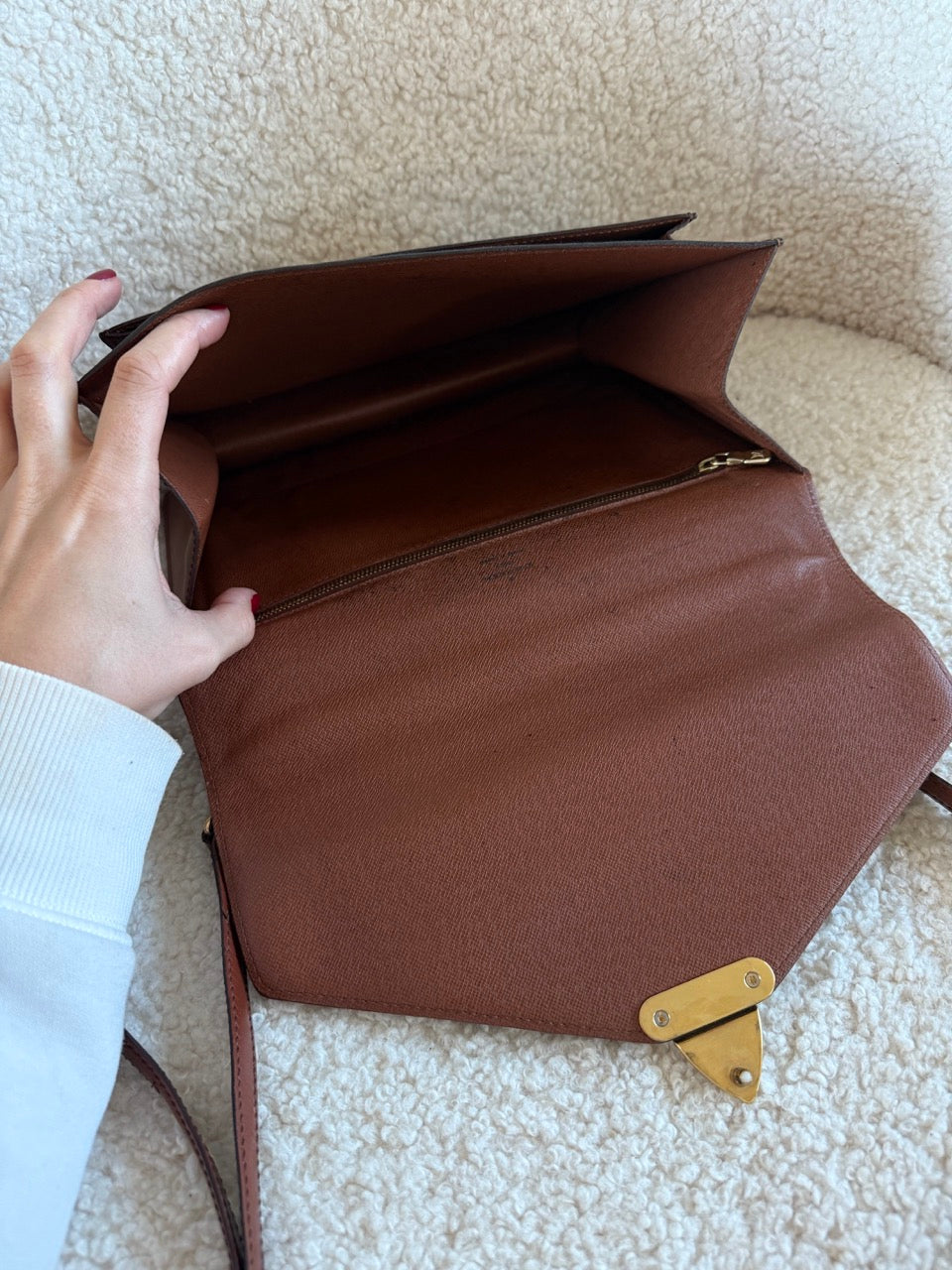 Louis Vuitton Monceau 28"