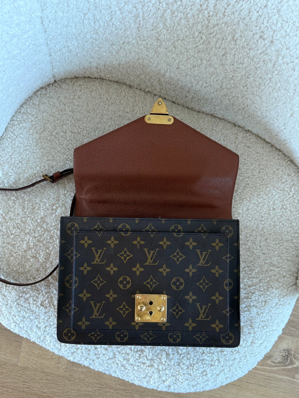 Louis Vuitton Monceau 28"