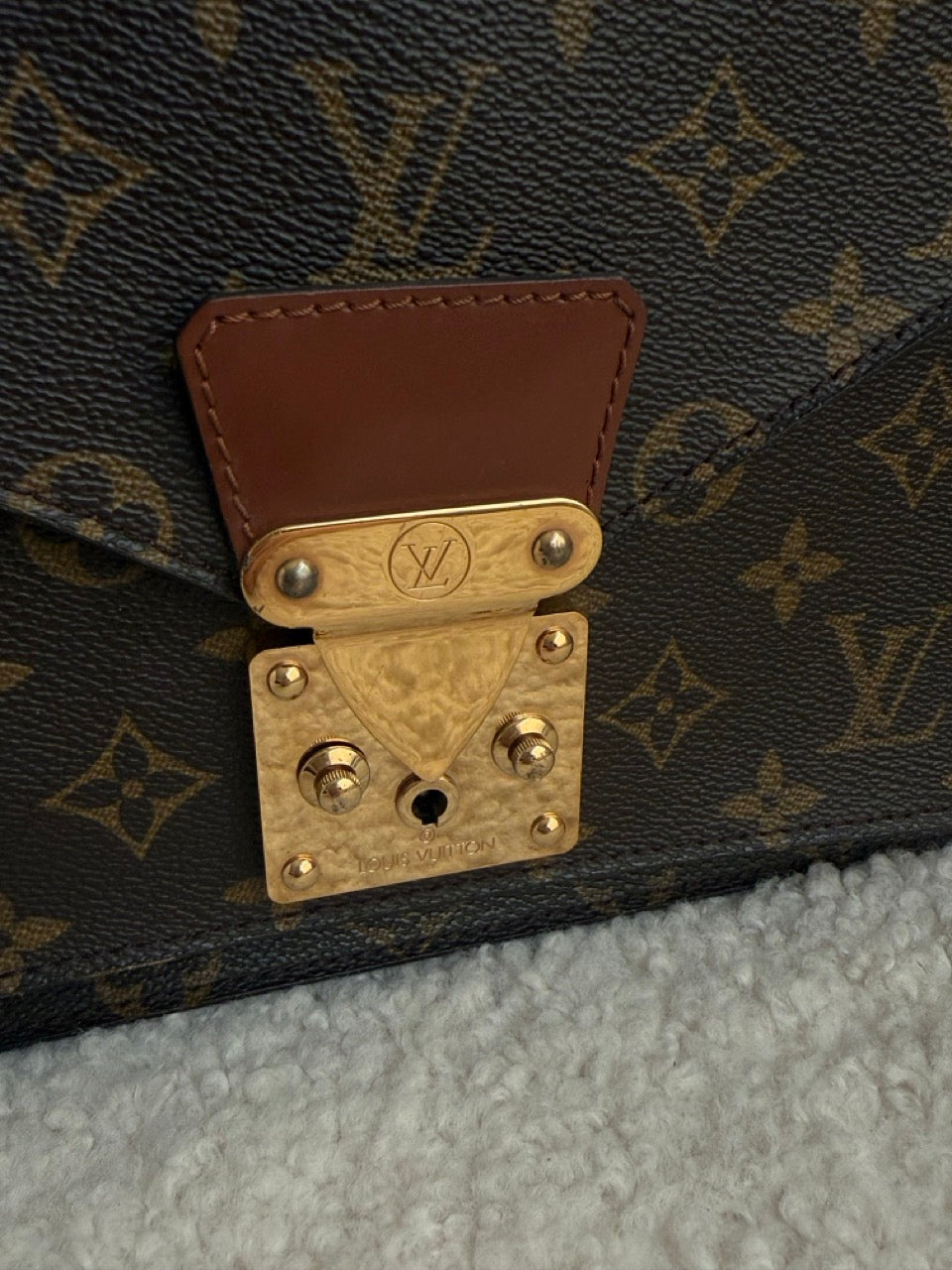 Louis Vuitton Monceau 26"