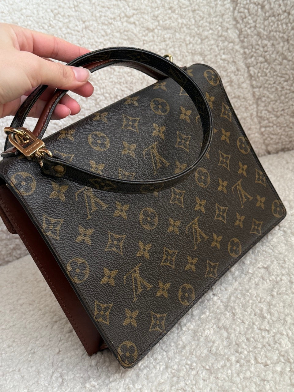 Louis Vuitton Monceau 26"